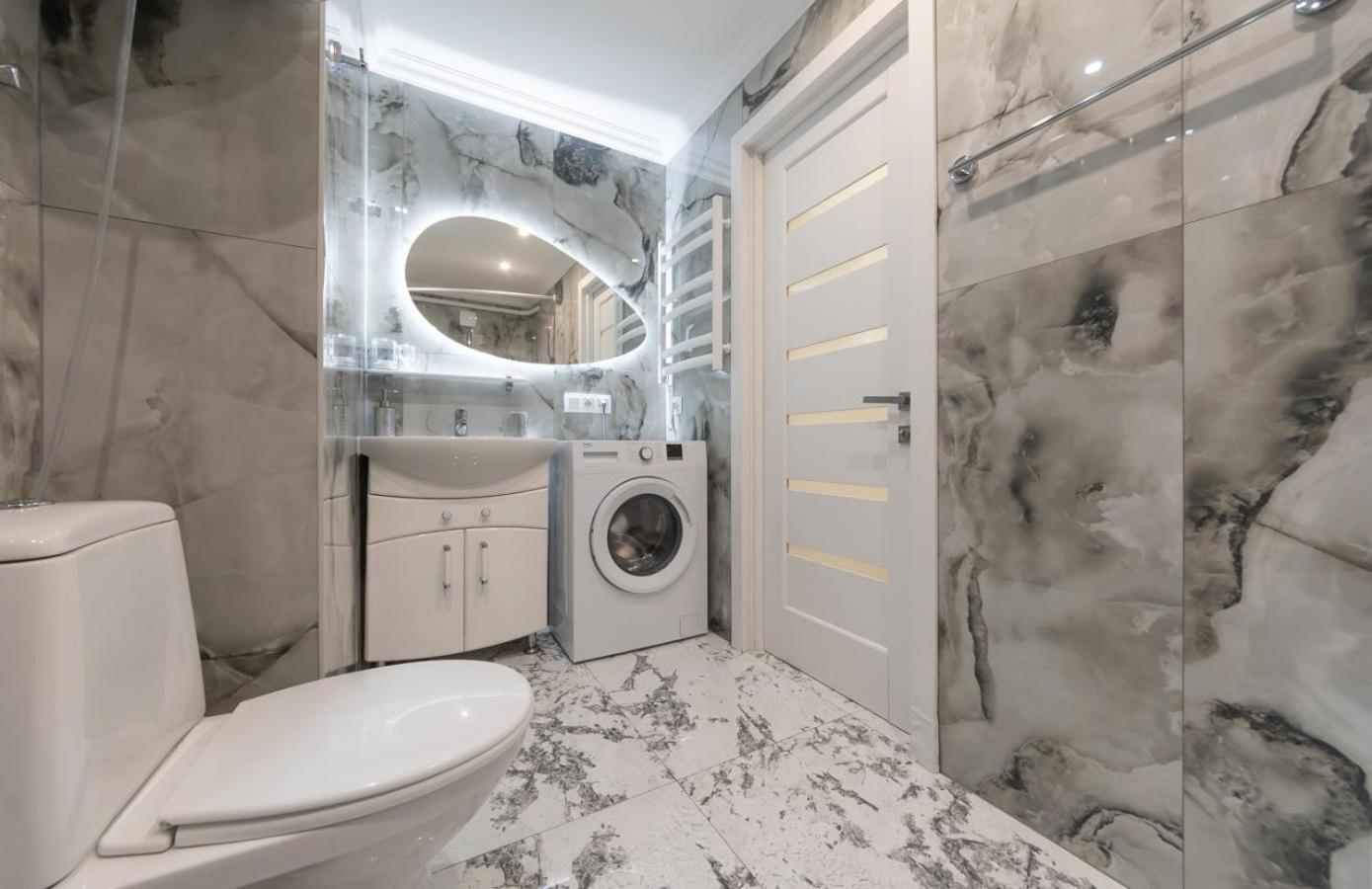 Flat 24 On Lesi Ukrainki 12 With 1 Bedroom Kiev Luaran gambar