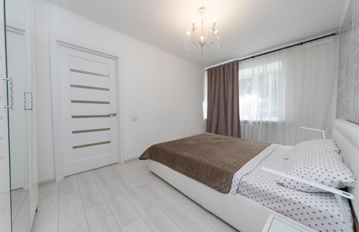 Flat 24 On Lesi Ukrainki 12 With 1 Bedroom Kiev Luaran gambar