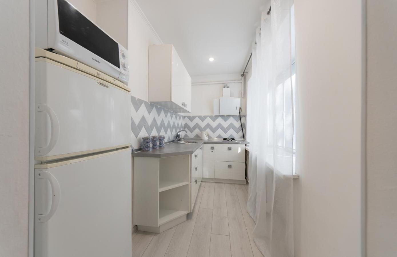 Flat 24 On Lesi Ukrainki 12 With 1 Bedroom Kiev Luaran gambar