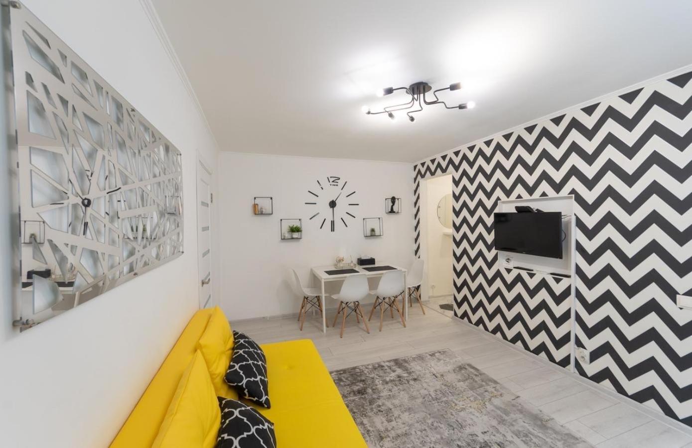 Flat 24 On Lesi Ukrainki 12 With 1 Bedroom Kiev Luaran gambar